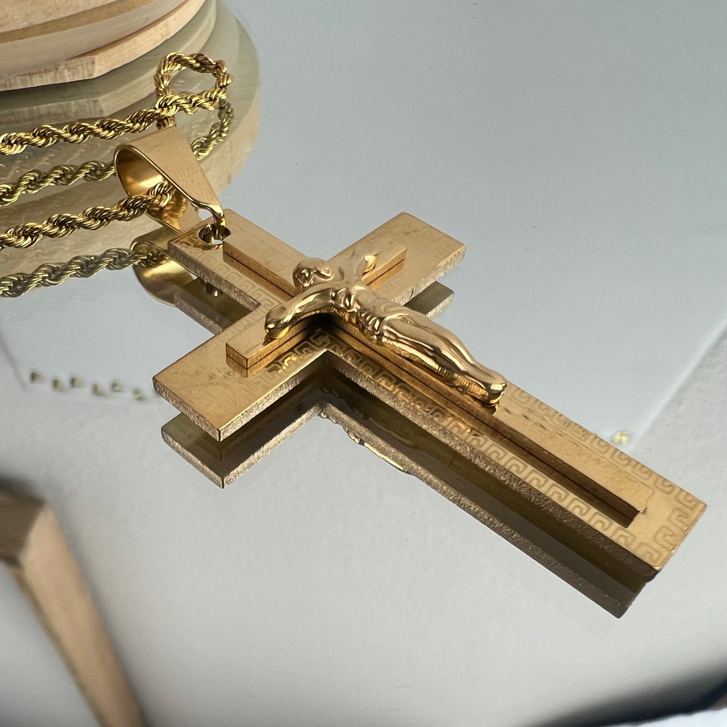 24" MEN Stainless Steel 2.5mm Gold Plated Rope Chain JESUS Cross 2” Pendant