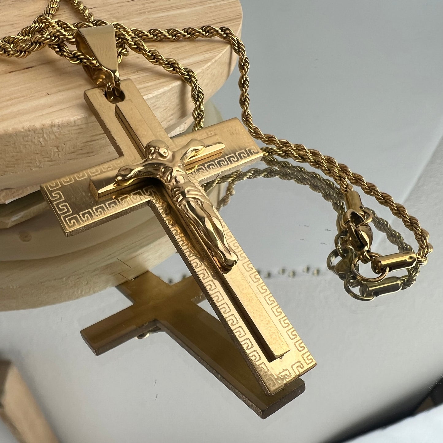 24" MEN Stainless Steel 2.5mm Gold Plated Rope Chain JESUS Cross 2” Pendant